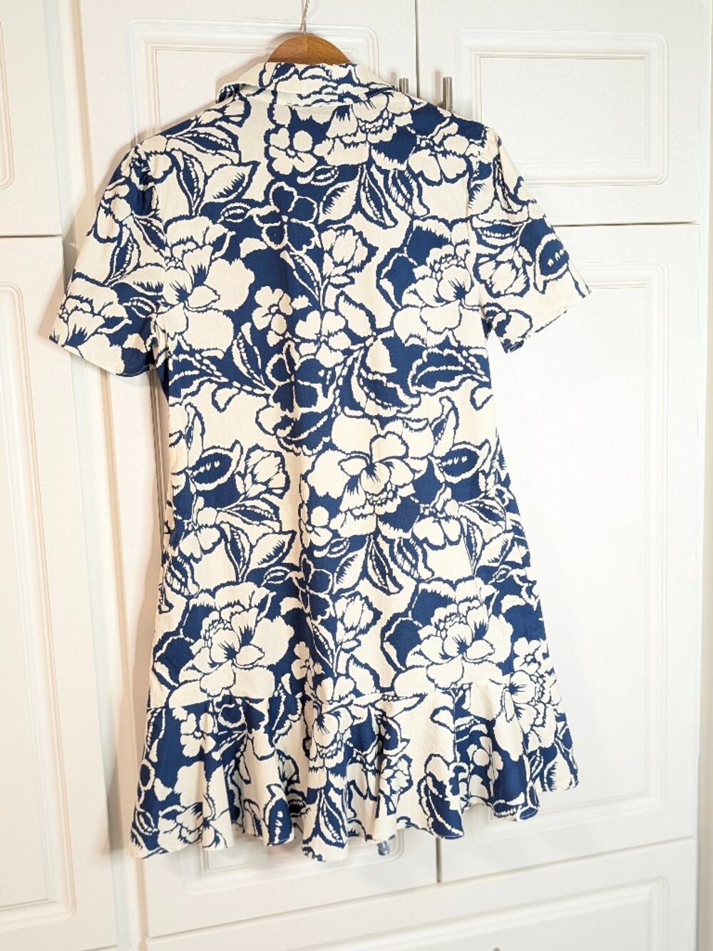 Floral Popover Shift Midi Dress Blue Ivory M Ruffle Hem Rachel Zoe Coastal NWOT - Picture 7 of 12